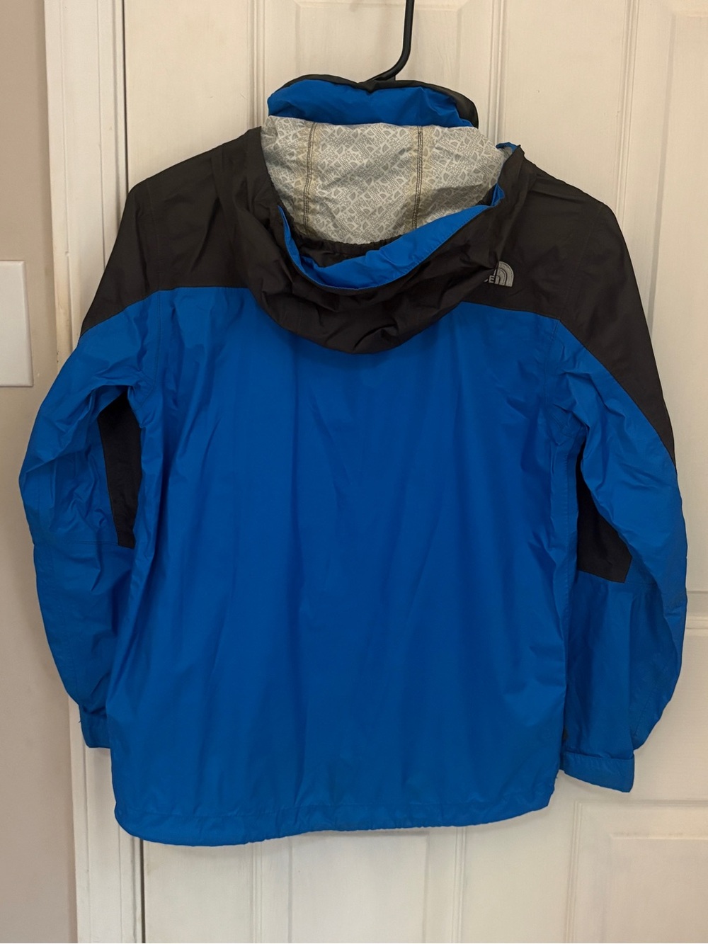 The NorthFace Boys Resolve Reflective Jacket in Blue and Black - Picture 7 of 13